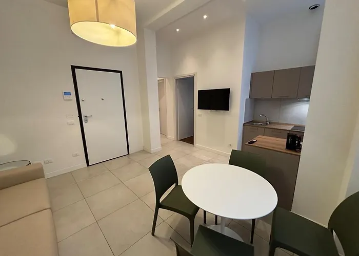 Florence Tropical Suite